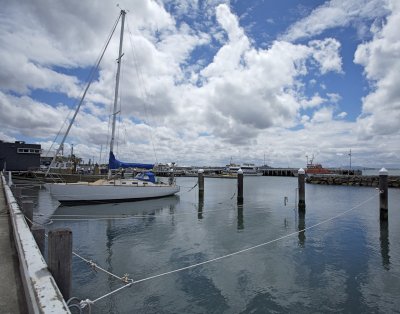 Geelong foreshore Boat in harbour.jpg
