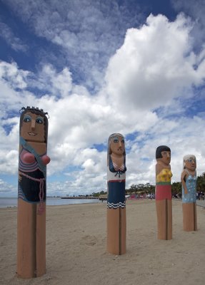 Geelong beach statues.jpg