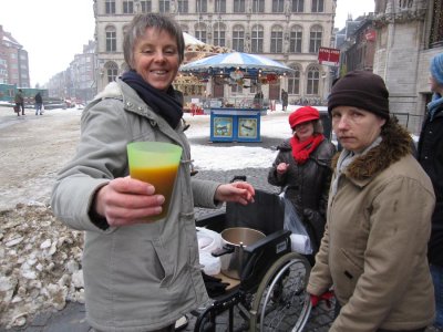 Soup to warm WiB Leuven during their vigil in the cold