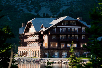 Many Glacier Lodge