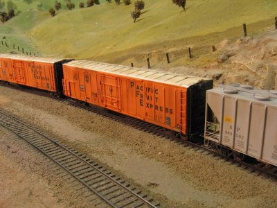 Red Caboose R-70-15 Reefers at Bealville