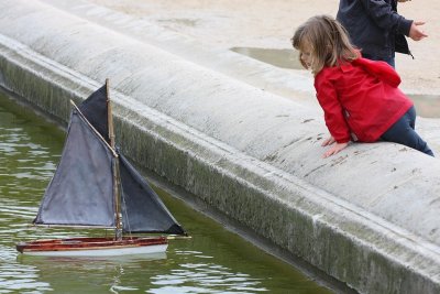 Girl and boat at Luxembourg Gardens