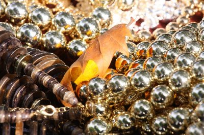 fall jewlery at street market