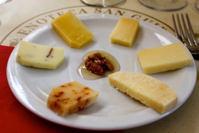 Italian cheeses with honey