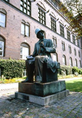 Statue of Hans Christian Andersen.