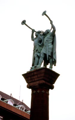 Statue of two Vikings.