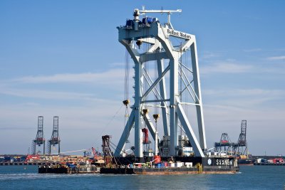 Giant Boat Crane