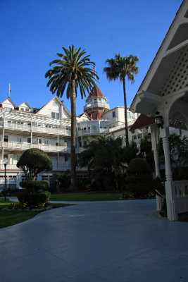  Court yard at the hotel Del Coronado..