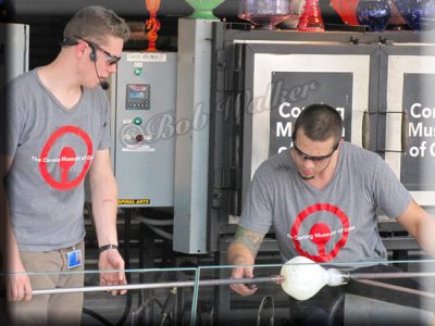 Here Another Glass Designer Artist Gives A Hand
