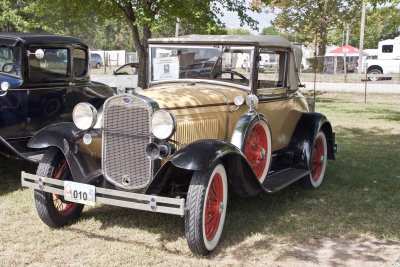 Front of 1930 Ford Cabriolet