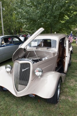 1932 Ford in Beige