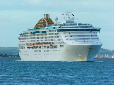 OCEANA (2000) @ Egypt Point, Isle of Wight (Ex Ocean Princess)