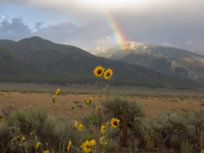 Mountaintop sprouts a rainbow 2