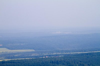 Au loin, l'Ossuaire de Douaumont