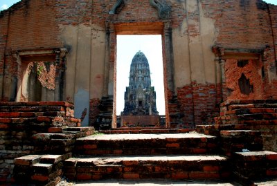 The entrance of Wat Rachaburana
