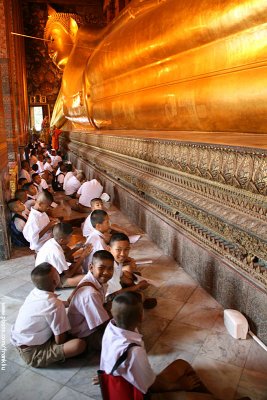 Bangkok-Sleeping Buddha Temple-2