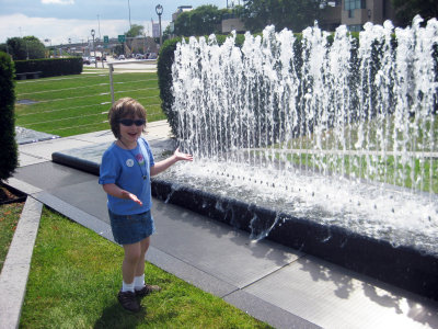 Sylvi outside the Milwaukee Art Museum