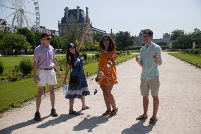 Woodie, Alix, Makaiya, Crosby imitating the ferris wheel?