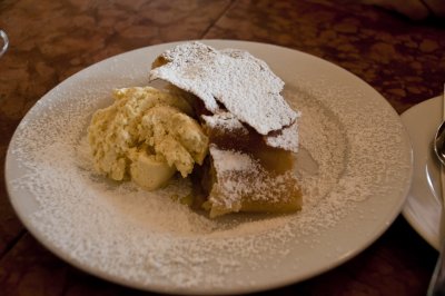apple streusel at cafe einstein