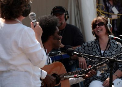 2009_08_09 Monica and Lark interview Alex Cuba