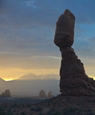 Ballanced Rock Arches Nat Pk