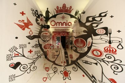 Entrance to the Omnia bar