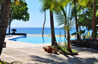 Yasawa Island Resort pool looking west to the ocean