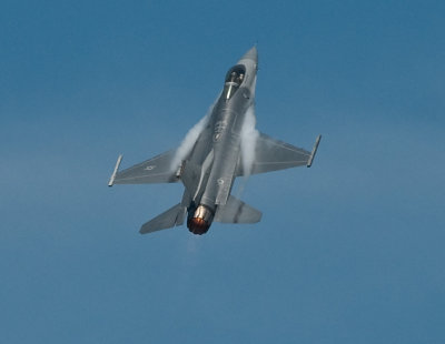 F-16 Going Up-2
