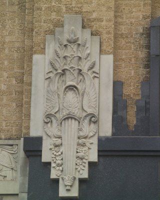 805 Park Ave and statues 081.JPG