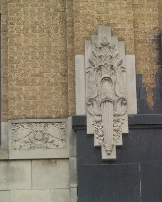 805 Park Ave and statues 090.JPG