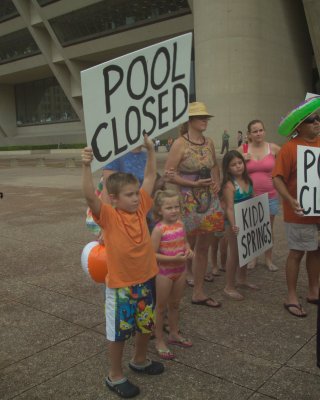 calatrava and closed pools protest 061.JPG