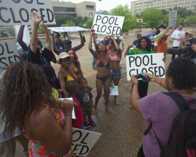 calatrava and closed pools protest 081.JPG
