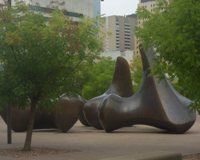 Henry Moore's The Dallas Piece