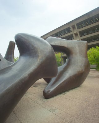 Henry Moore's The Dallas Piece