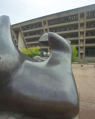 Henry Moore's The Dallas Piece in front of City Hall