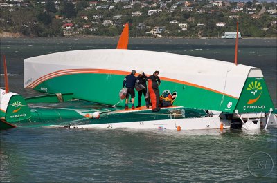 Groupama 3 arrives at the bottom of the world