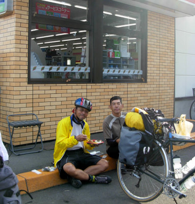 Day 3: Breakfast stop at 7 Eleven. Now, what to eat?