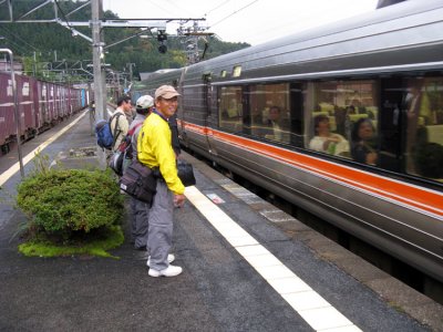Catching the train back to Matsumoto.