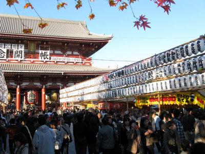 The Kaminari Gate at end of Nakamise Street leads into the Sensoji Temple.
