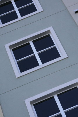 Leaning windows