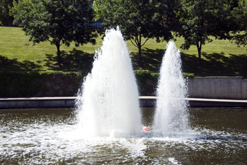 Fountain in Kansas City River