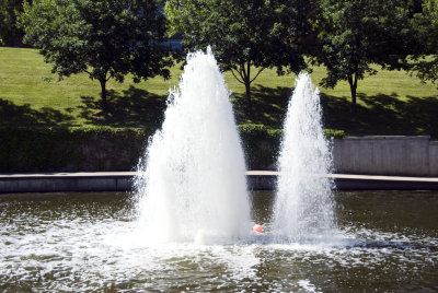 Fountain in Kansas City River