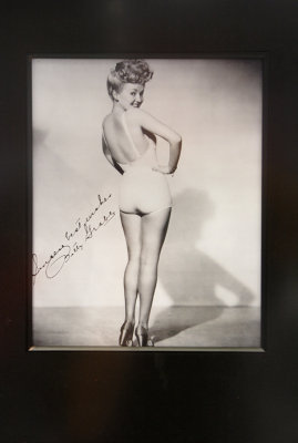 Betty Grable 1016sm.jpg
