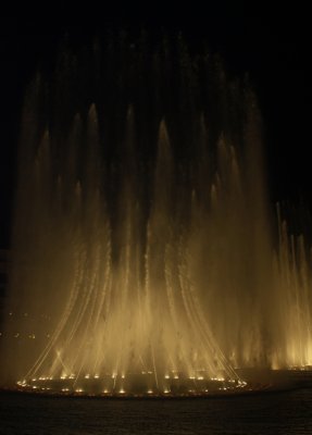 DANCING FOUNTAIN - DOWNTOWN BURJ DUBAI