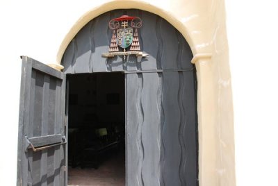 Mission San Fernando church entrance.jpg