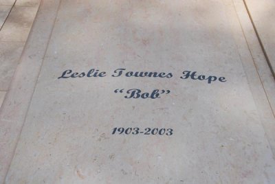Mission San Fernando Bob Hope Garden 08.jpg