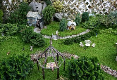  Beautiful miniature  garden! 