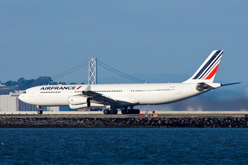 10/31/2010  Air France Airbus A340-313X F-GLZM