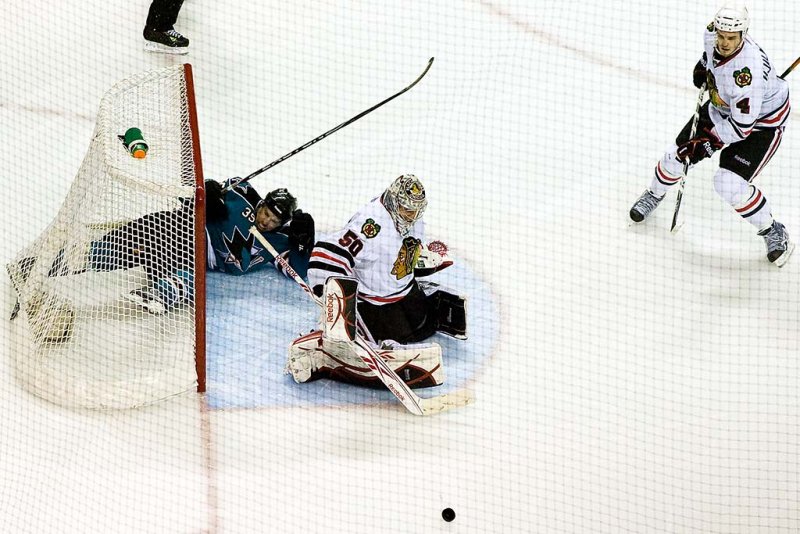 Logan Couture in the net