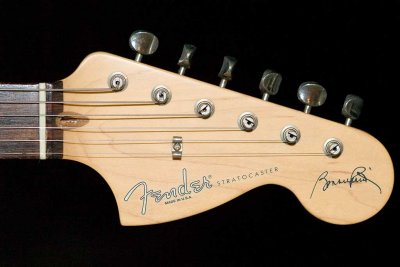 8/31/2009  Fender Artist Series Stratocaster - Bonnie Raitt